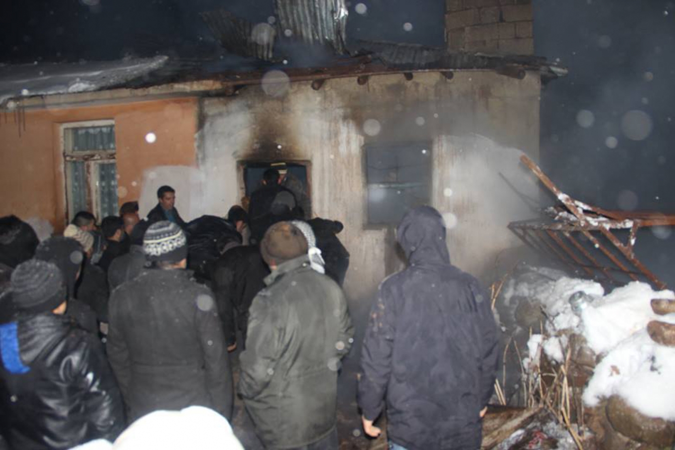 Karlıova’da ev yangını